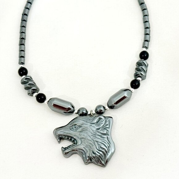Vintage hematite wolf's head necklace - Picture 1 of 6